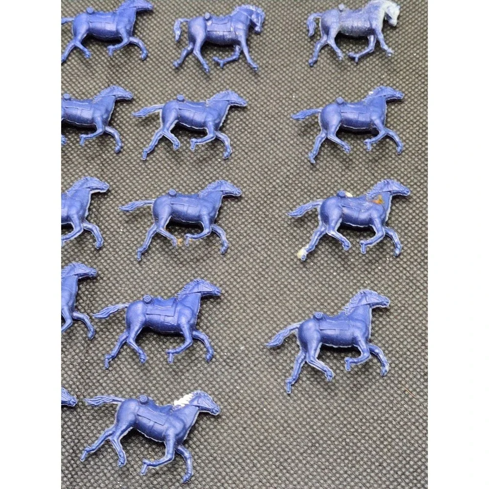 (26) Horse Cavalry Miniatures 1/72 Scale